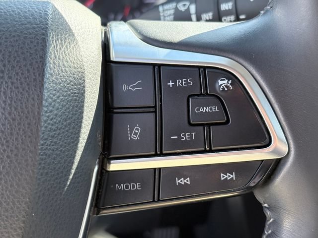Used 2021 Toyota Highlander LE FWD image 16