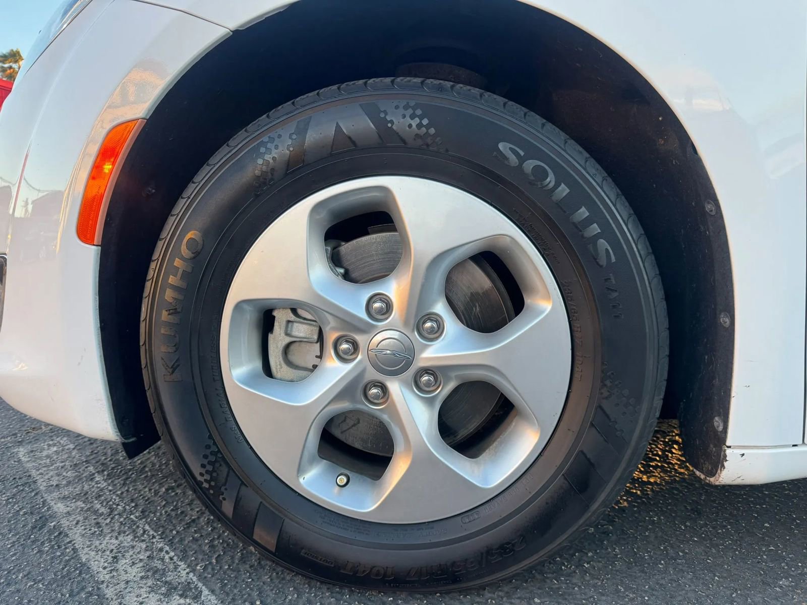 Used 2017 Chrysler Pacifica Touring-L Plus FWD image 19