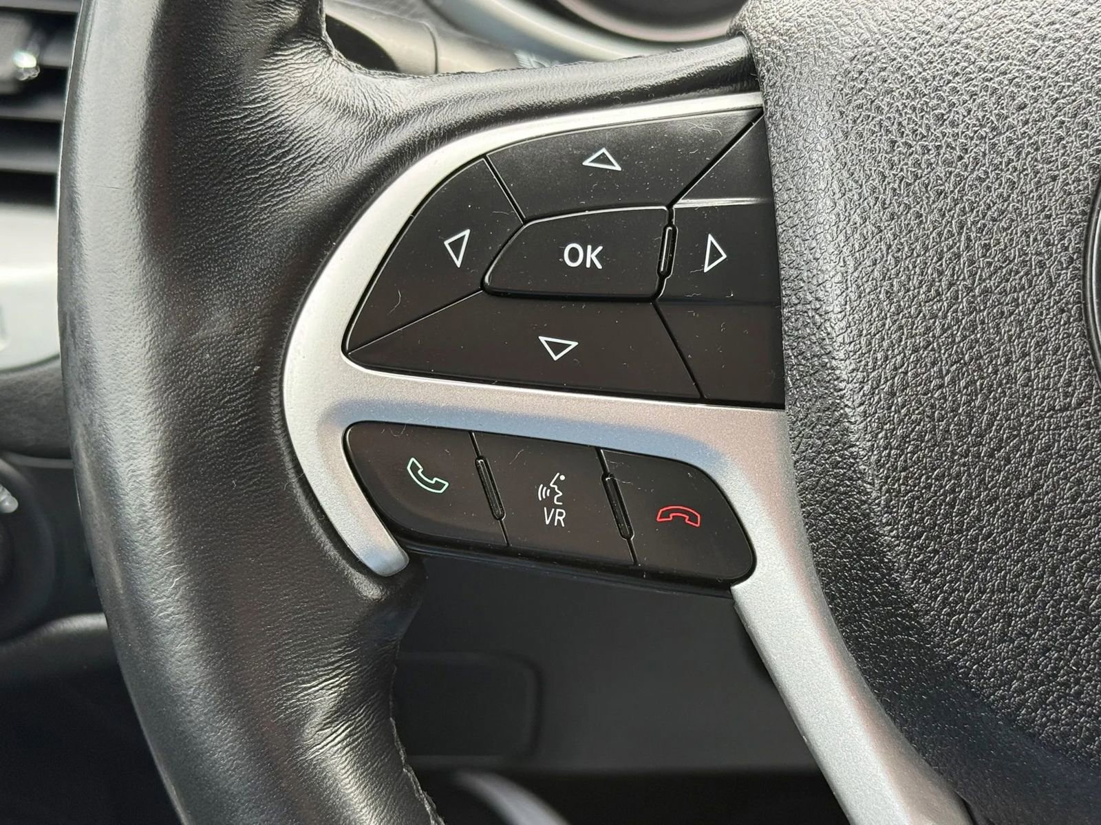 Used 2015 Jeep Cherokee Trailhawk w/ Leather Interior Group AWD/4WD image 25