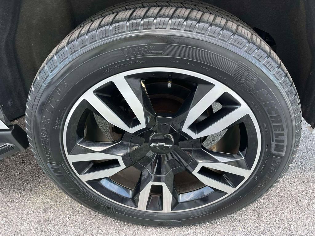 Used 2018 Chevrolet Tahoe Premier w/ RST 6.2L Performance Edition AWD/4WD image 11