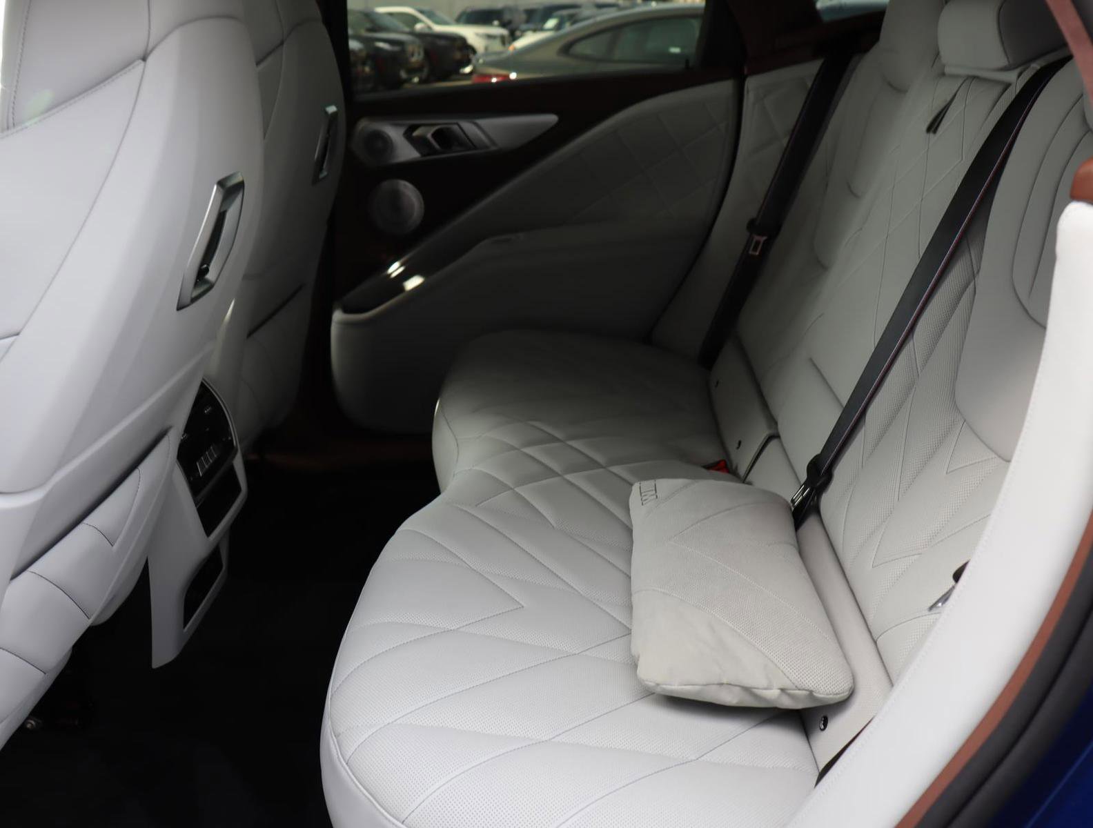 Used 2023 BMW XM image 23