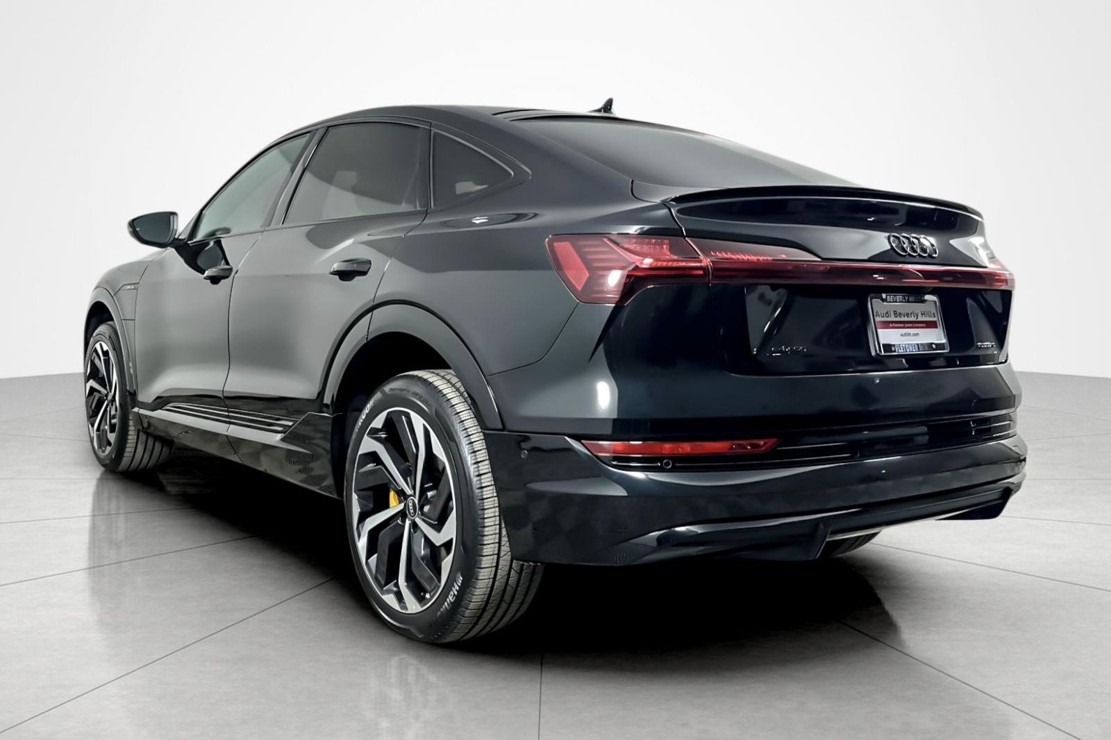 Used 2023 Audi e-tron Premium Plus w/ Premium Plus Package image 3