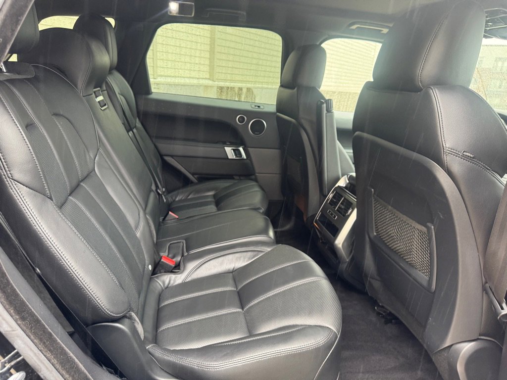Used 2015 Land Rover Range Rover Sport SE image 25