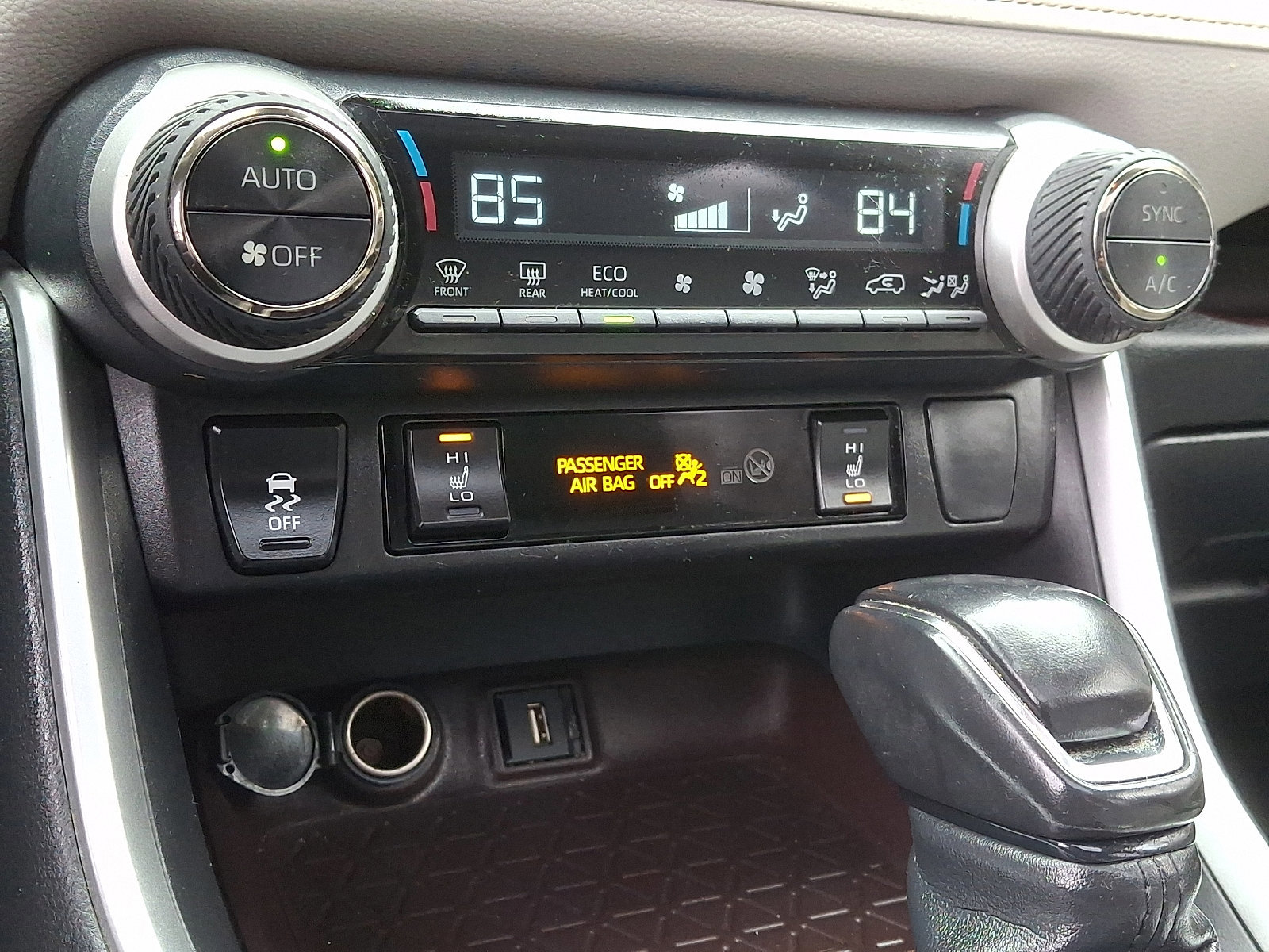 Used 2020 Toyota RAV4 Limited w/ Carpet Mat Package AWD/4WD image 17