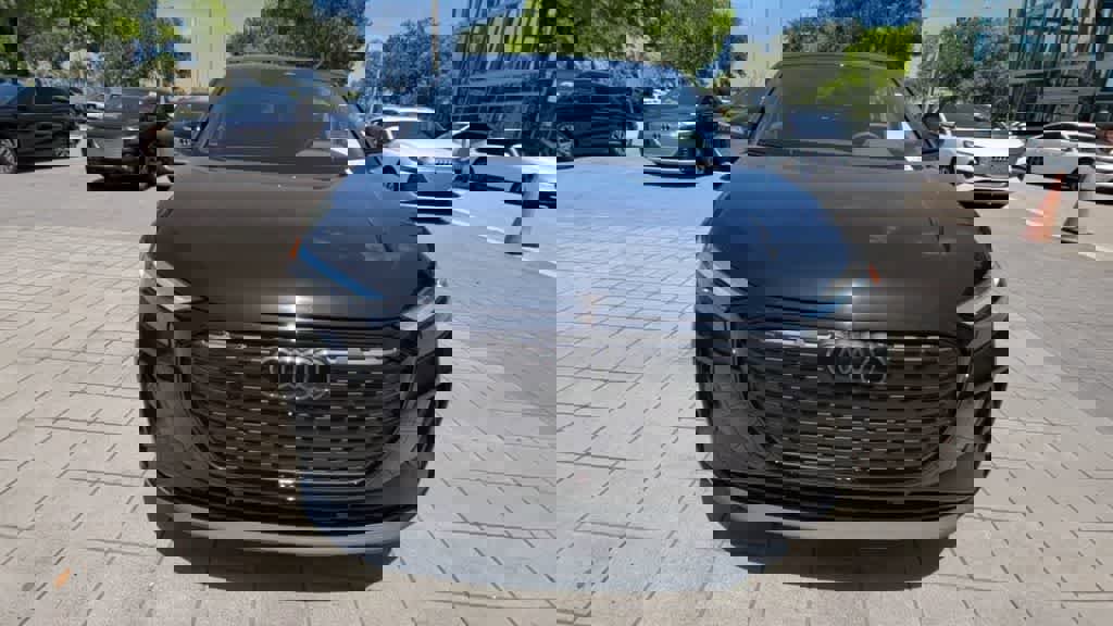 Used 2023 Audi Q4 e-tron Premium Plus w/ Premium Plus AWD/4WD image 4