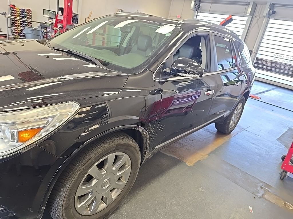 Used 2017 Buick Enclave Leather FWD image 2
