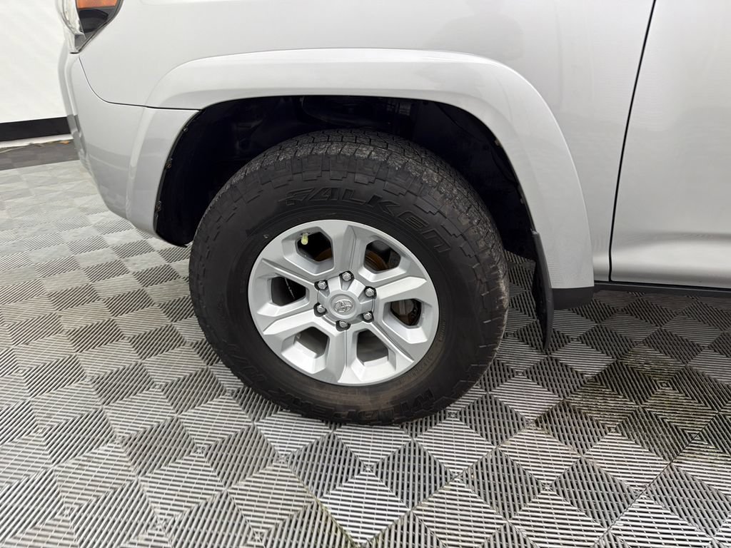 Used 2019 Toyota 4Runner SR5 AWD/4WD image 12