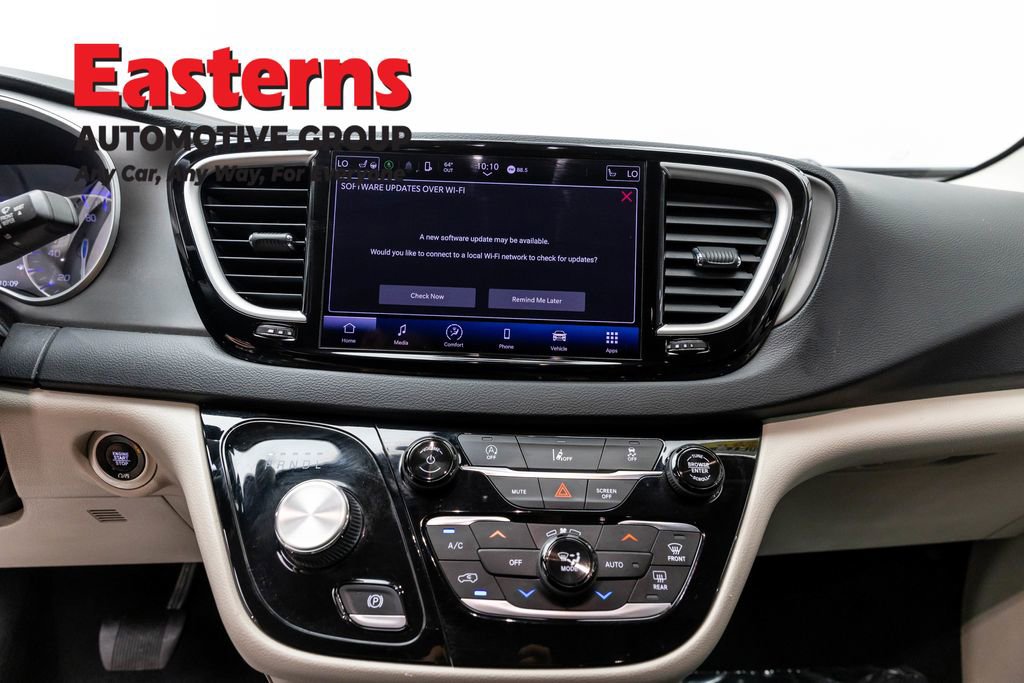 Used 2022 Chrysler Pacifica Touring-L image 12