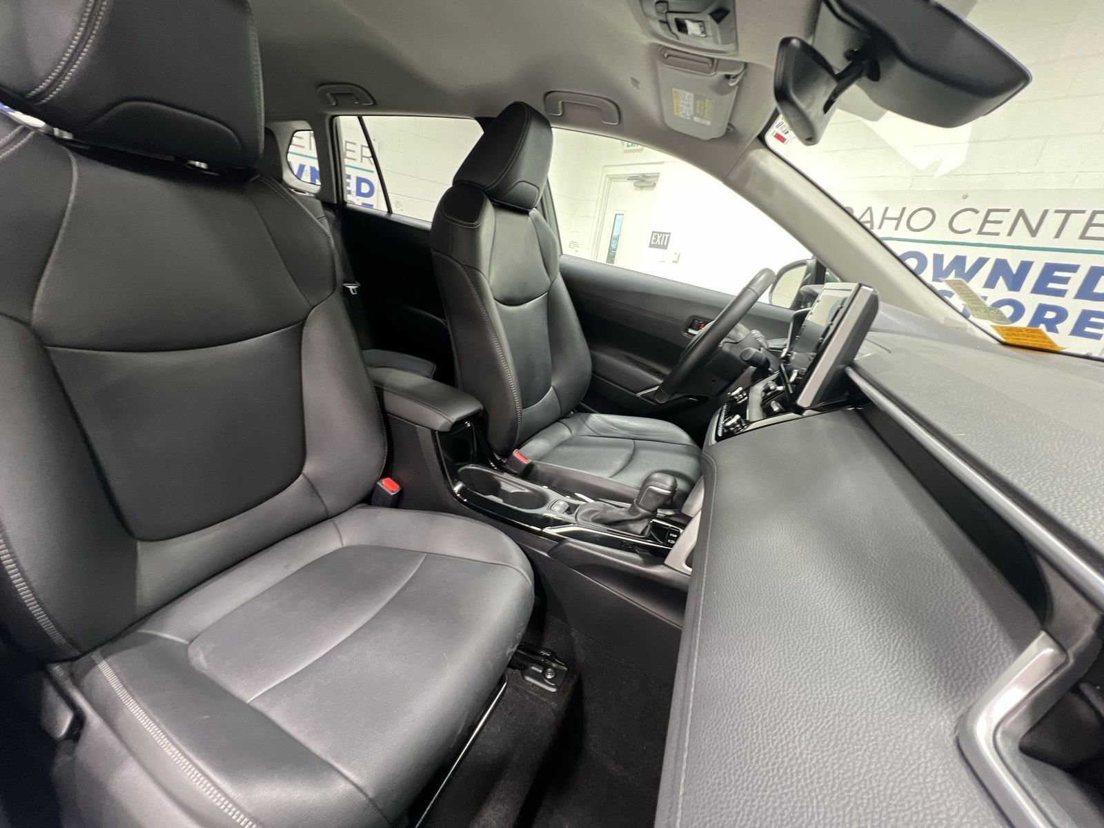 Used 2022 Toyota Corolla Cross XLE image 23