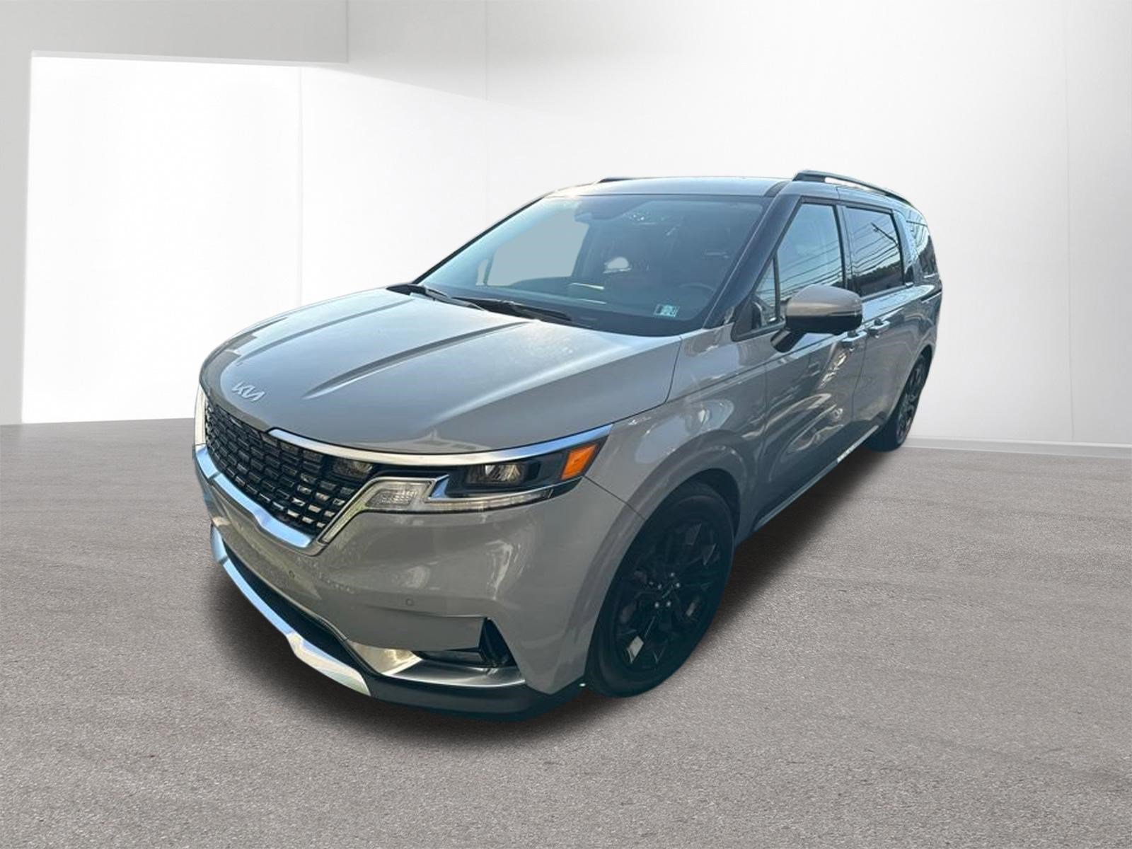 Certified 2022 Kia Carnival SX FWD image 3