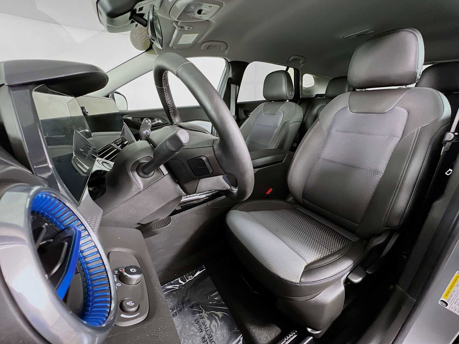 Used 2025 Chevrolet Trax LT w/ LT Convenience Package image 21