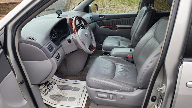 Used 2005 Toyota Sienna XLE Limited image 15