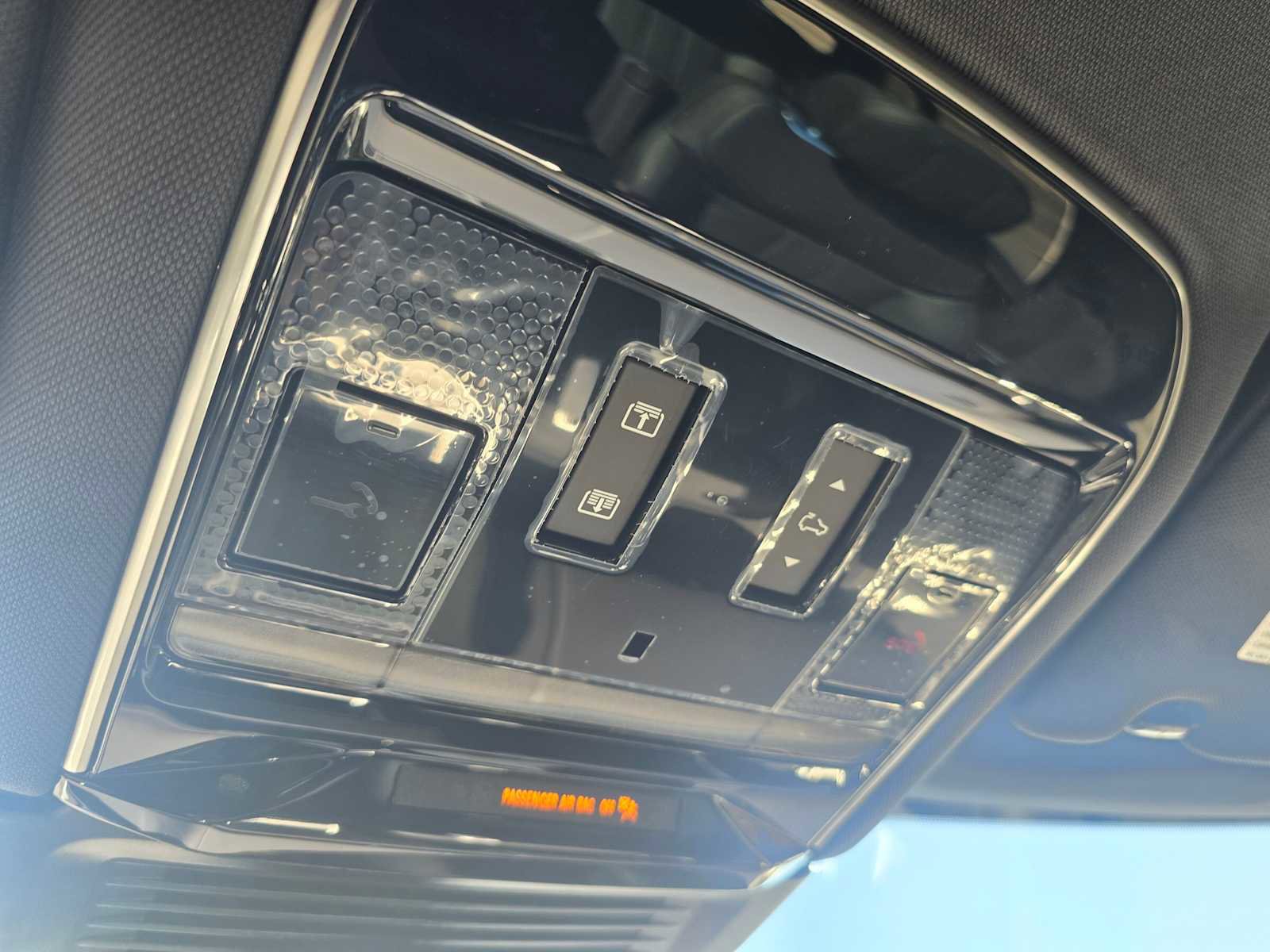 Used 2025 Land Rover Range Rover SE image 35