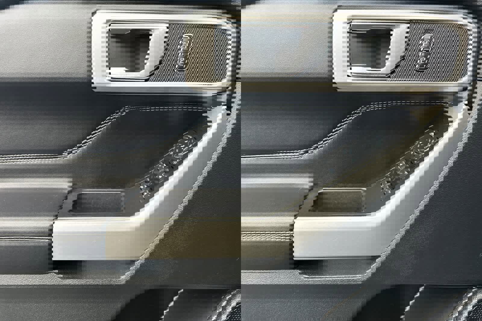 Certified 2021 Ford Explorer XLT w/ Class III Trailer Tow Package image 12