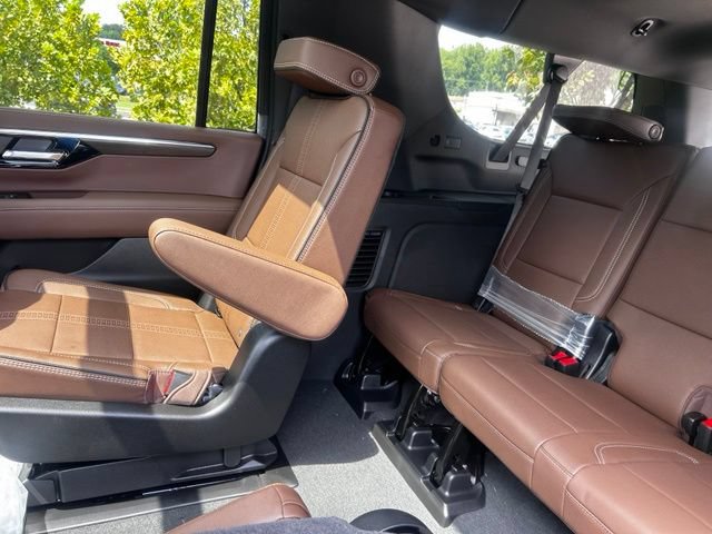 New 2026 Chevrolet Suburban High Country AWD/4WD image 19