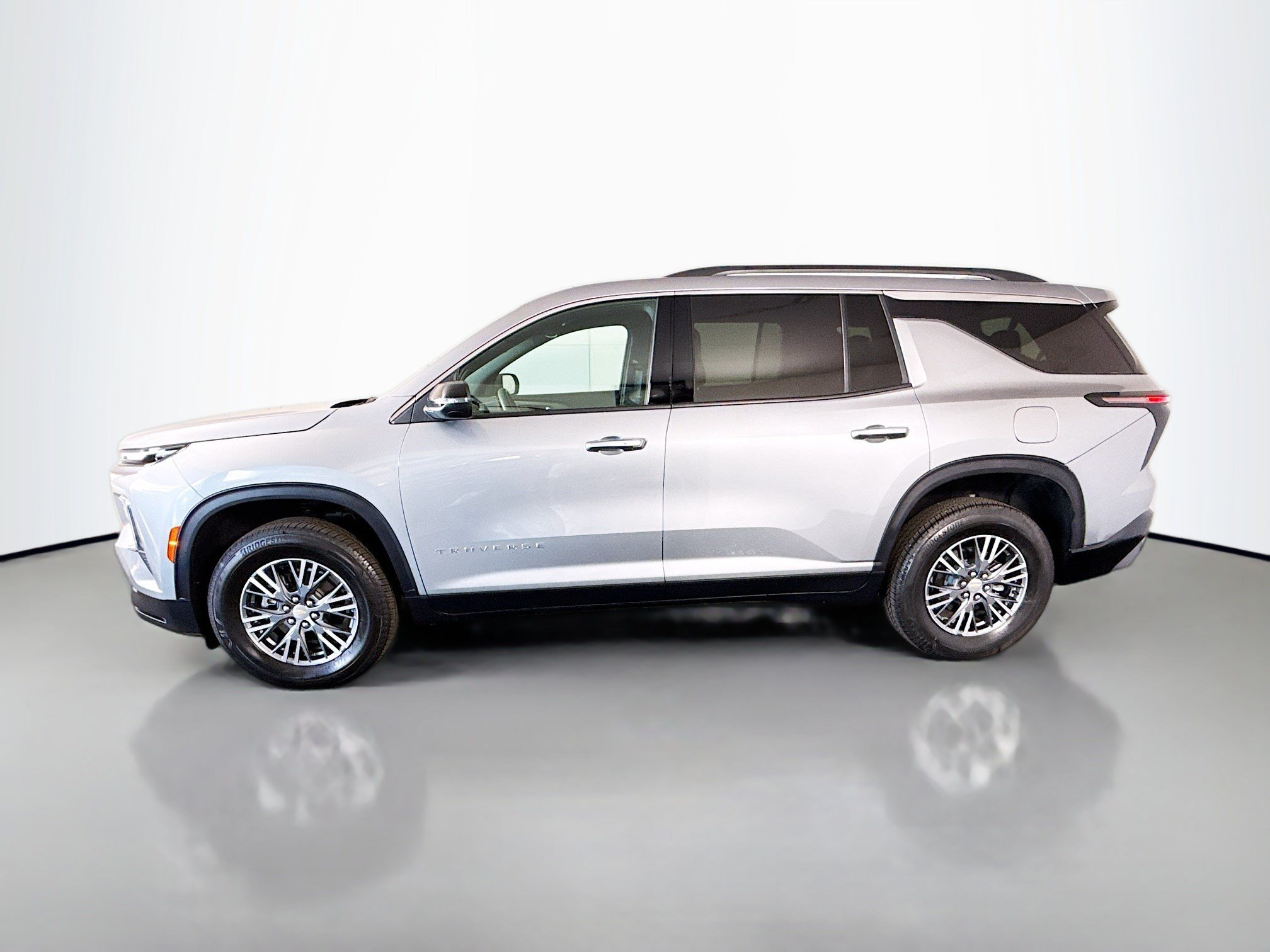 Used 2026 Chevrolet Traverse LT FWD image 6