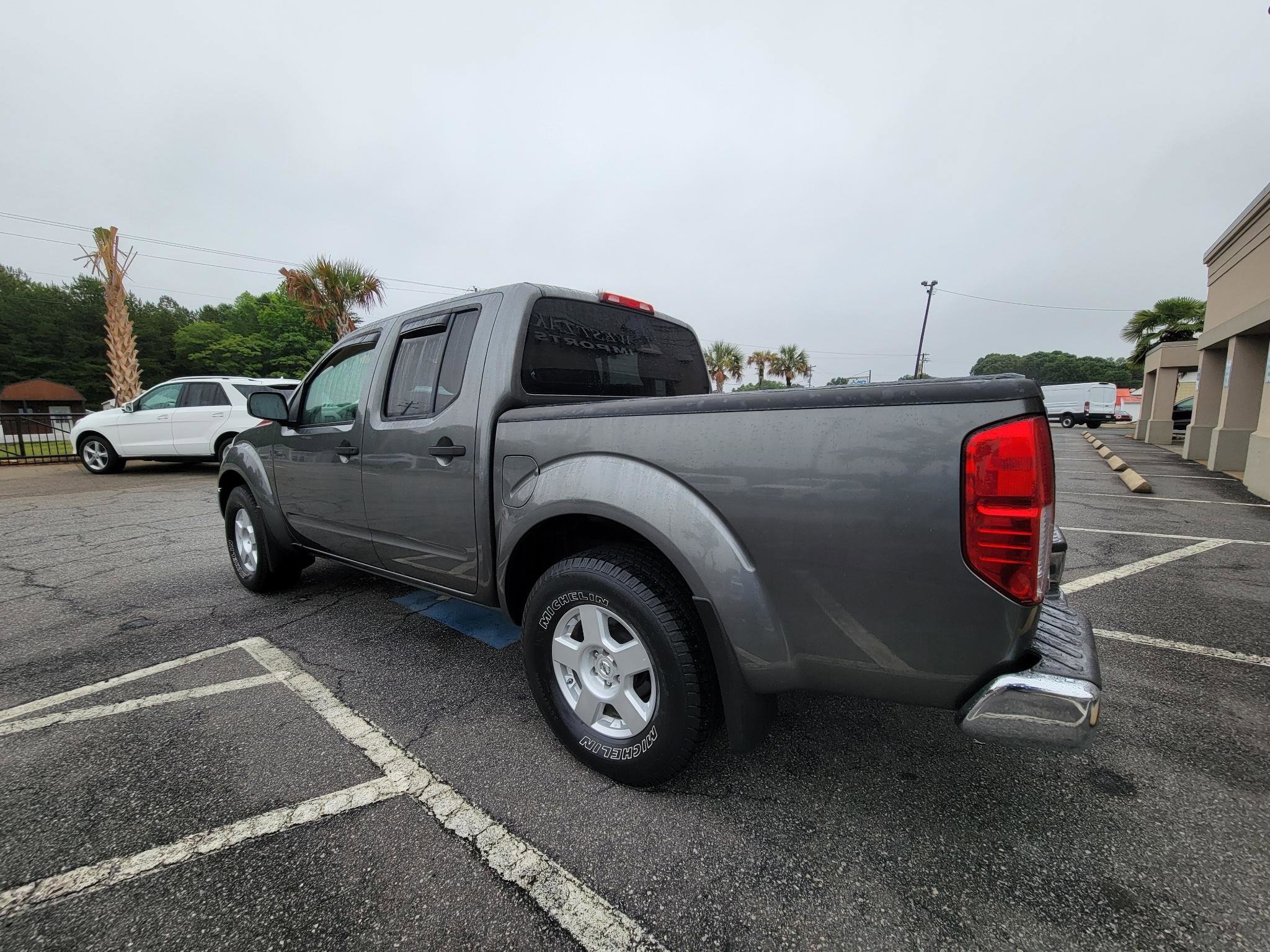 Used 2007 Nissan Frontier SE w/ SE Value Truck Pkg AWD/4WD image 7