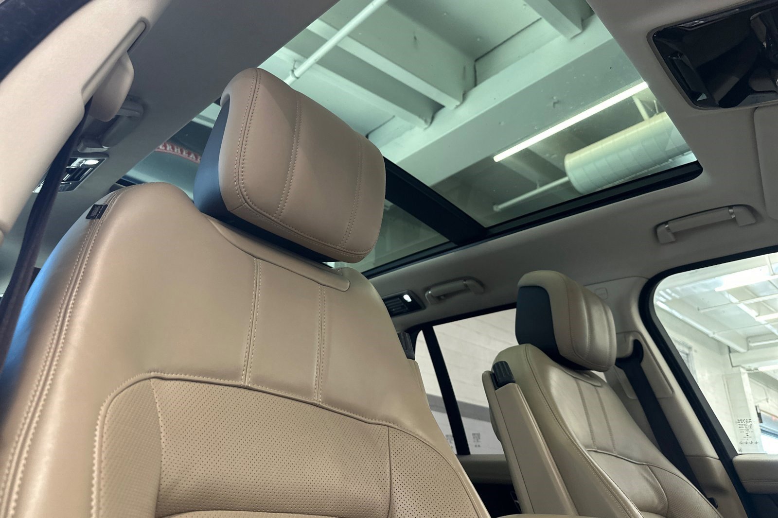 Used 2020 Land Rover Range Rover HSE image 25