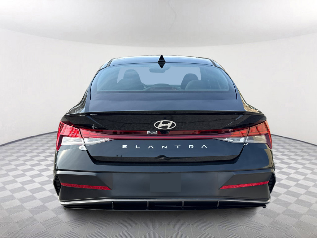 New 2026 Hyundai Elantra SEL Sport FWD image 4