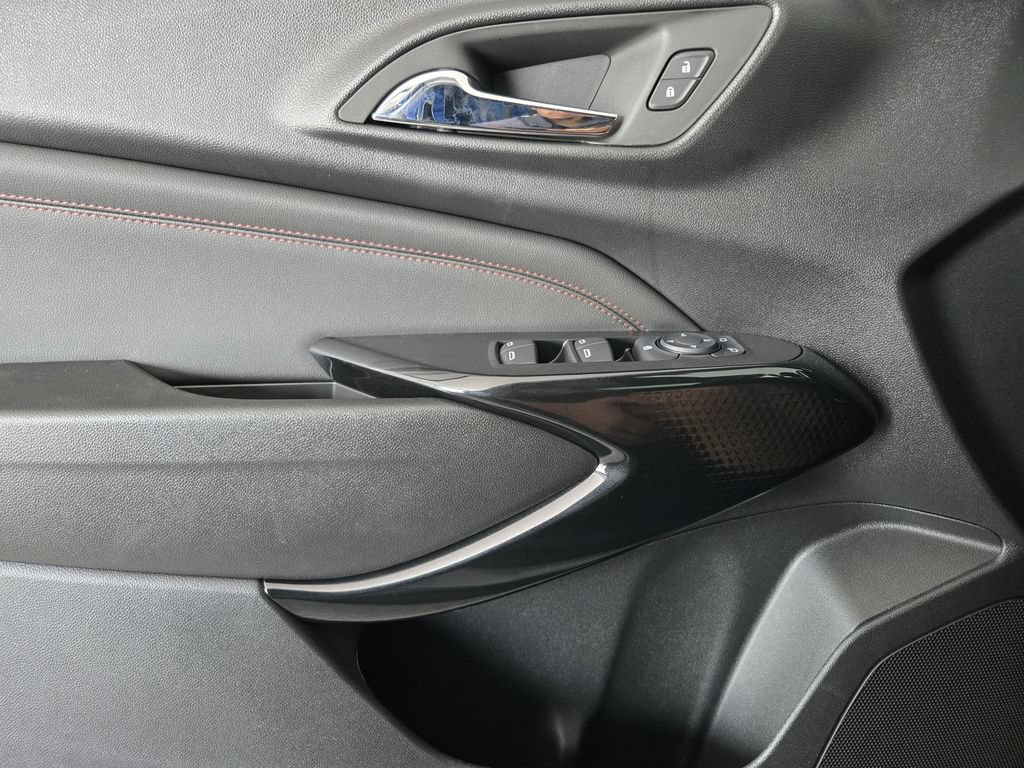 New 2026 Chevrolet Trax RS w/ Sunroof Package FWD image 24