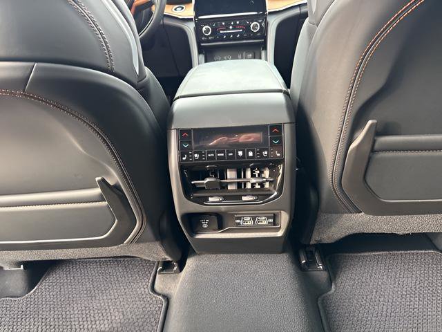 Certified 2024 Jeep Grand Cherokee Summit AWD/4WD image 19