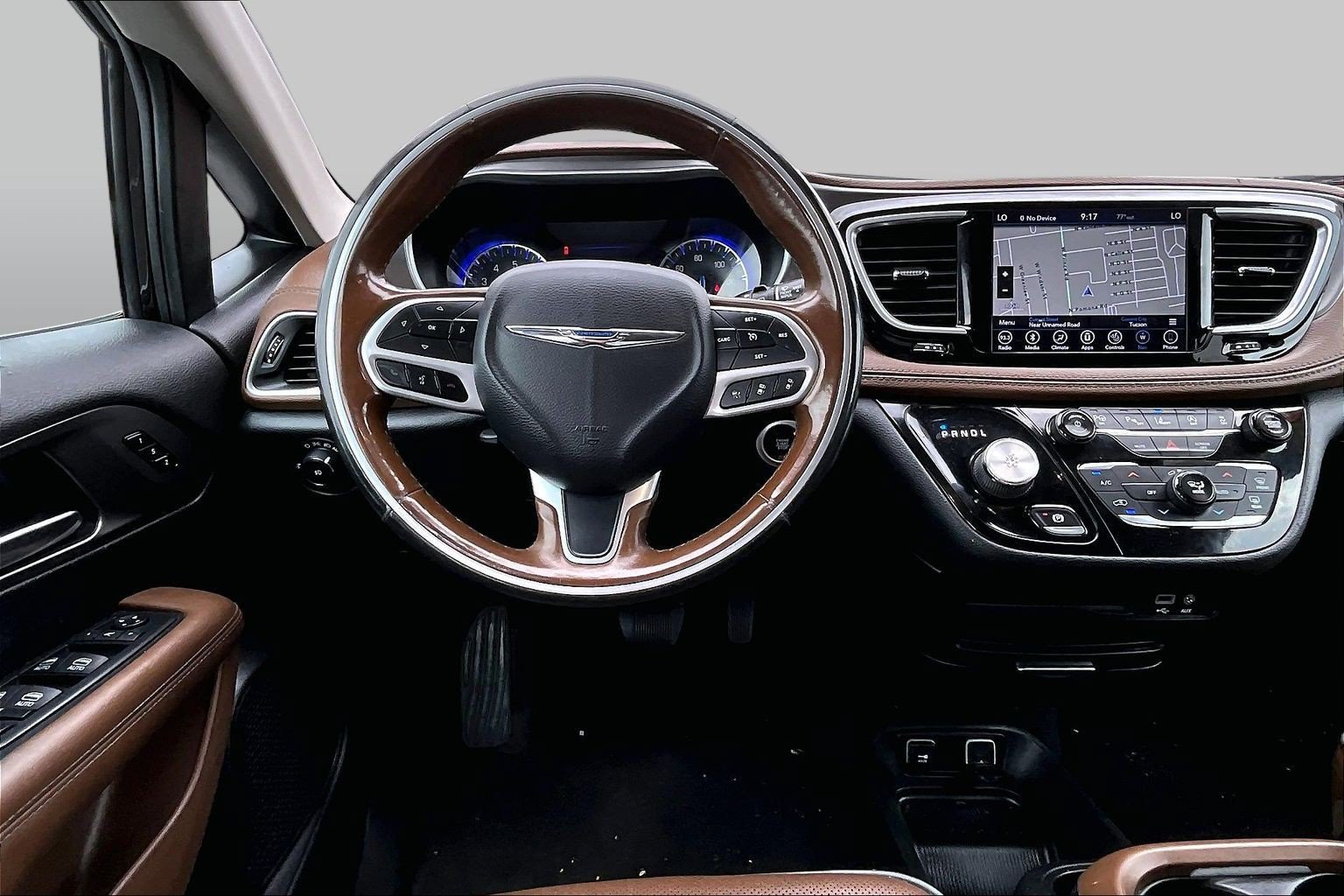 Used 2019 Chrysler Pacifica Limited w/ Advanced Safetytec Group FWD image 5