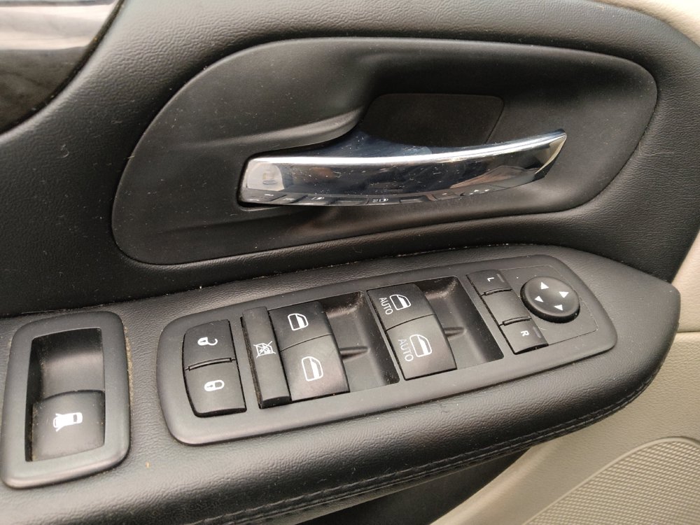 Used 2019 Dodge Grand Caravan SE FWD image 27