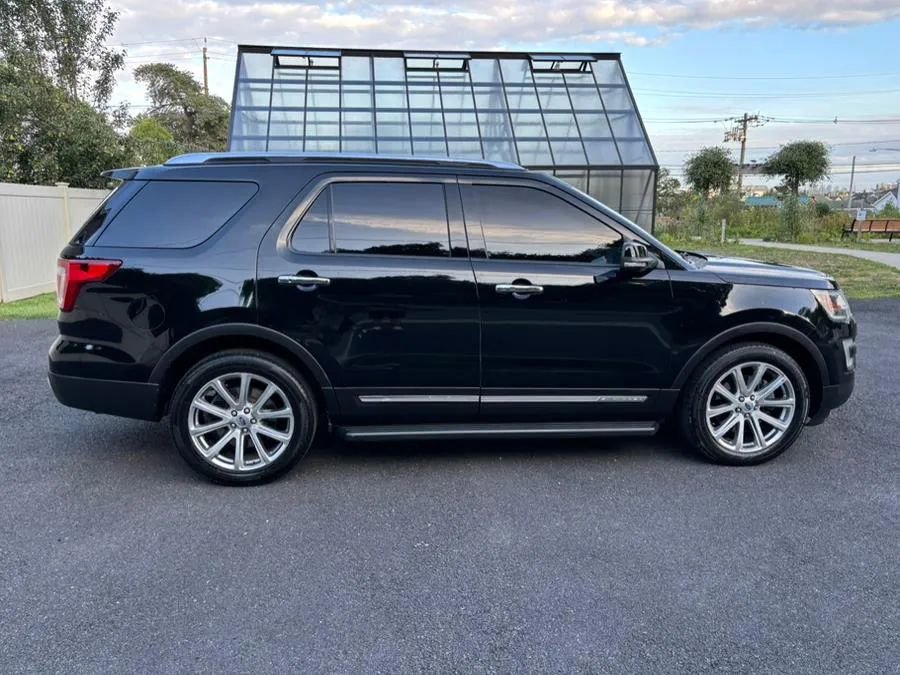 Used 2017 Ford Explorer Limited image 10