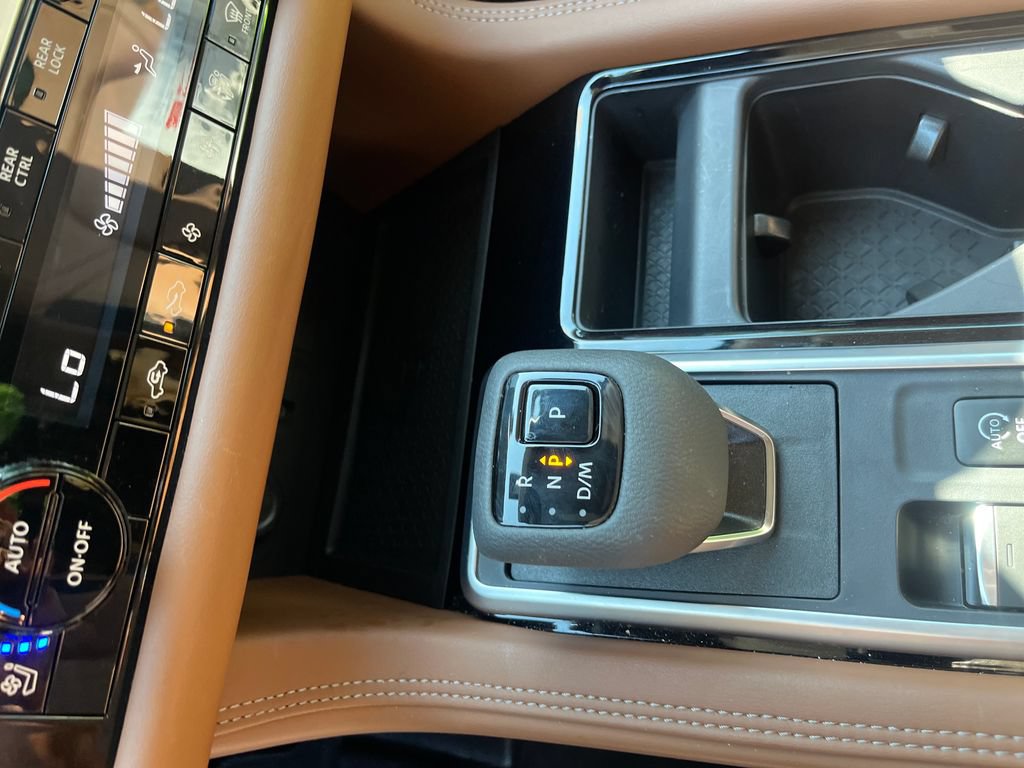 Used 2025 Nissan Pathfinder Platinum FWD image 26