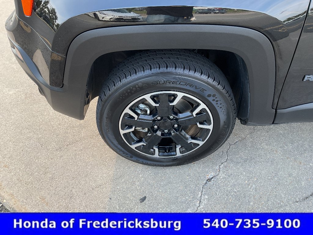 Used 2023 Jeep Renegade Latitude AWD/4WD image 10