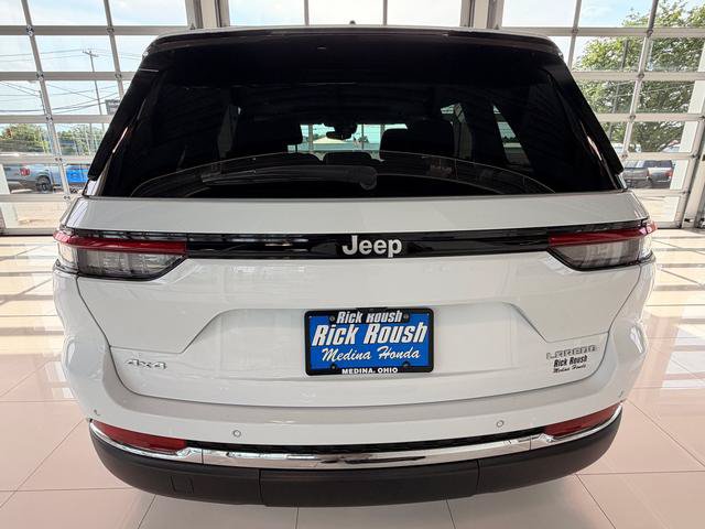 Used 2024 Jeep Grand Cherokee Laredo X w/ Luxury Tech Group I AWD/4WD image 5
