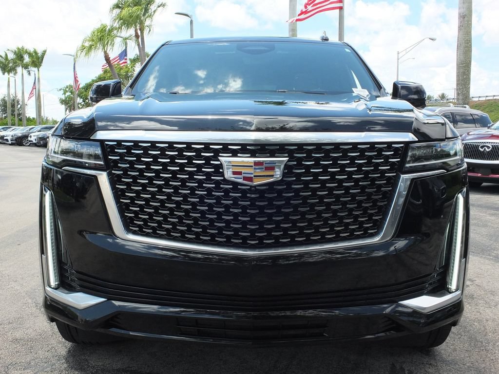 Used 2024 Cadillac Escalade Premium Luxury AWD/4WD image 17