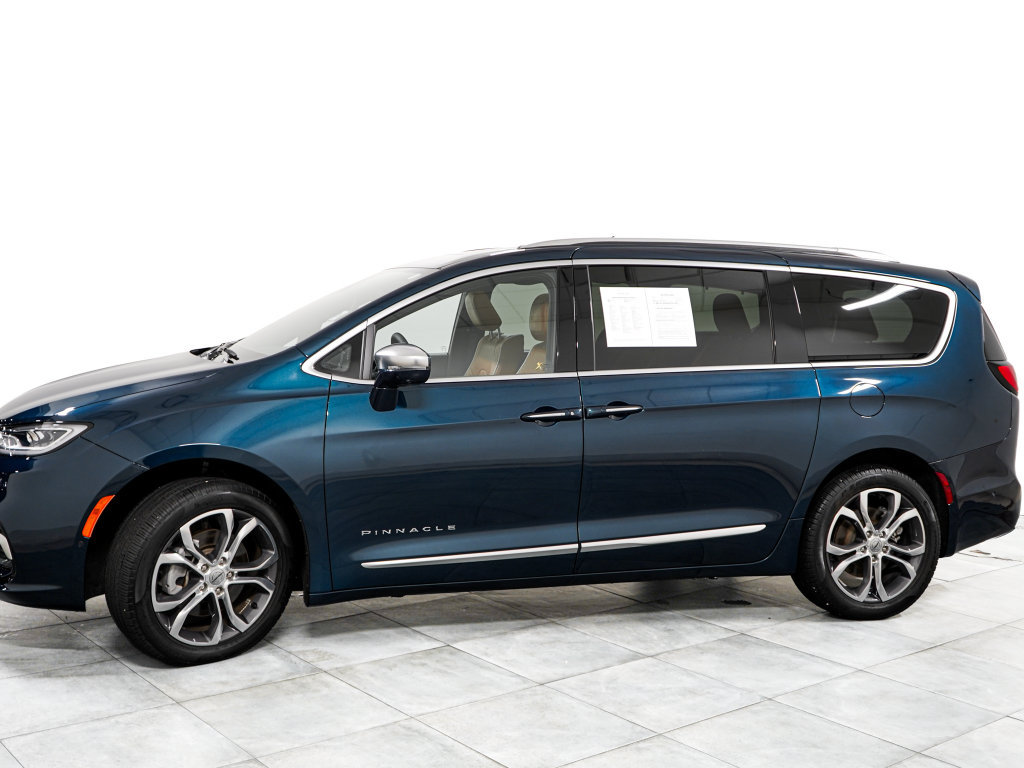 Certified 2024 Chrysler Pacifica Pinnacle w/ Trailer Tow Group AWD/4WD image 4