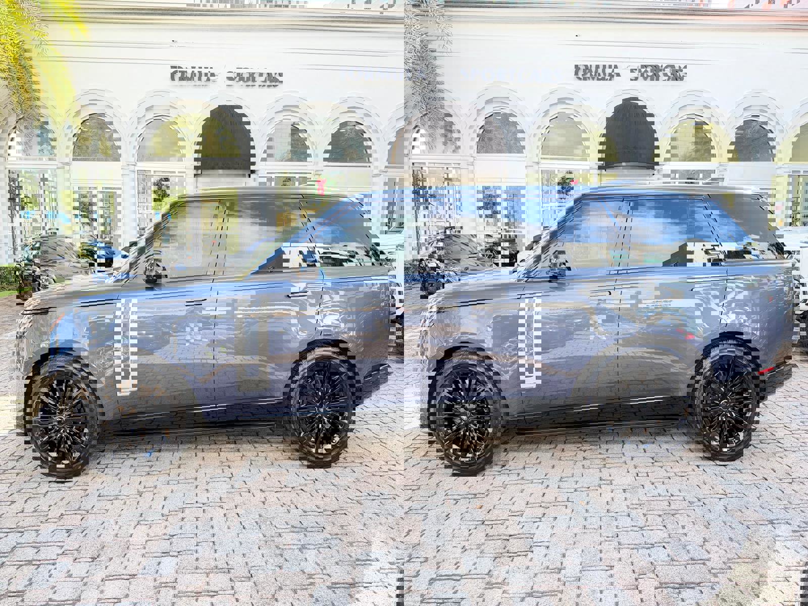 Used 2024 Land Rover Range Rover Long Wheelbase Autobiography image 17