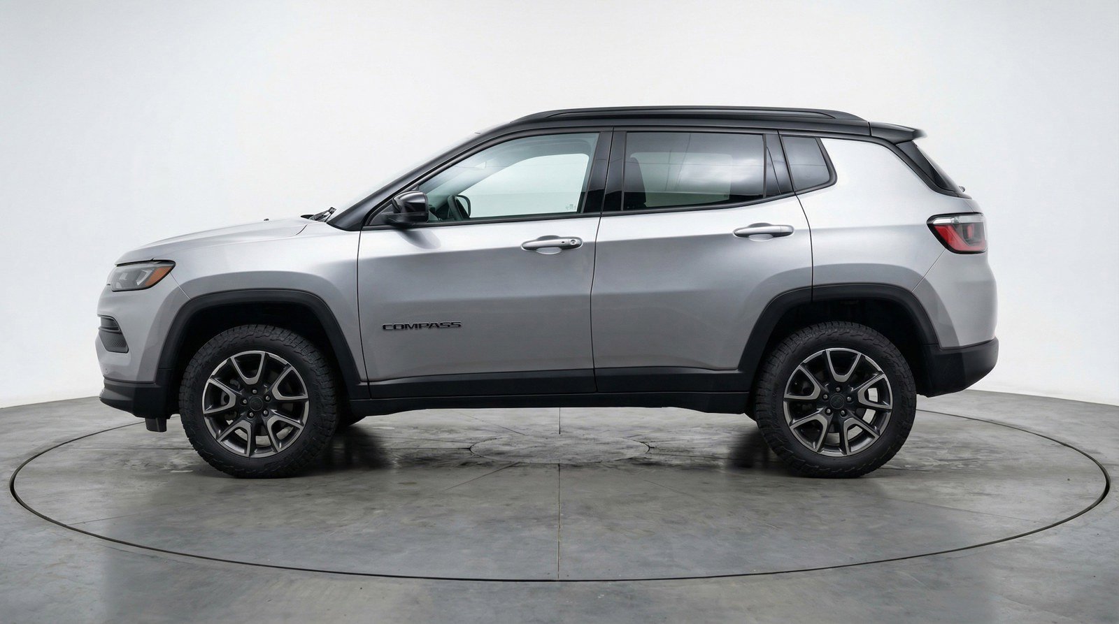 Used 2025 Jeep Compass Trailhawk AWD/4WD image 4