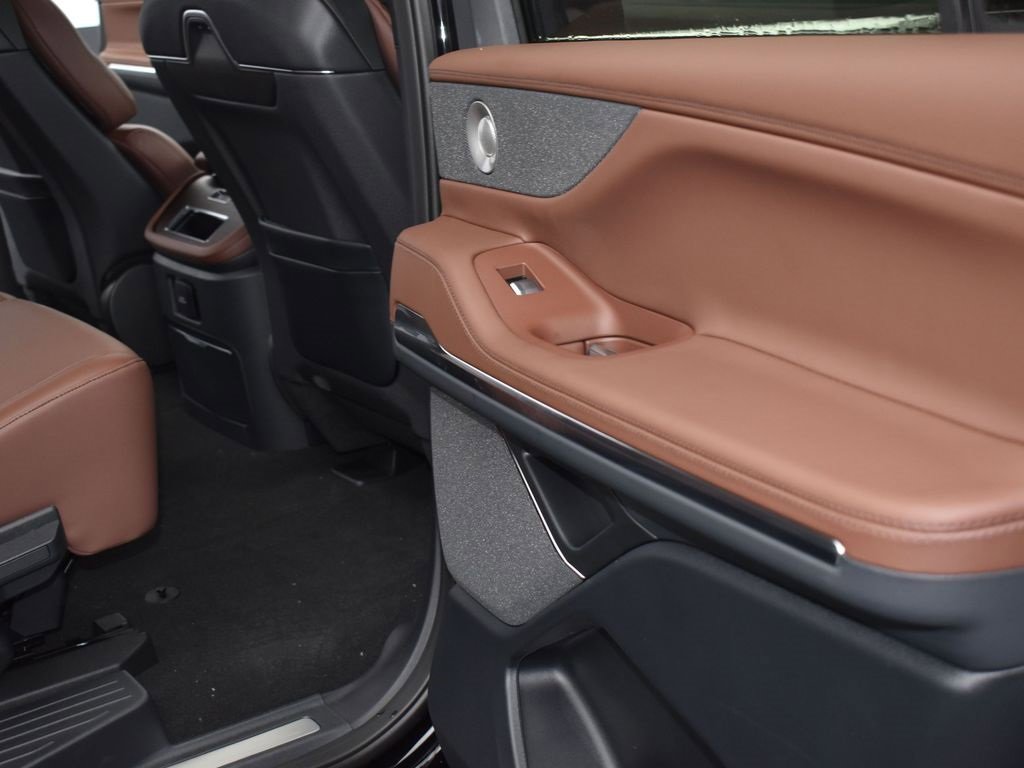 New 2025 Lincoln Navigator Reserve image 15