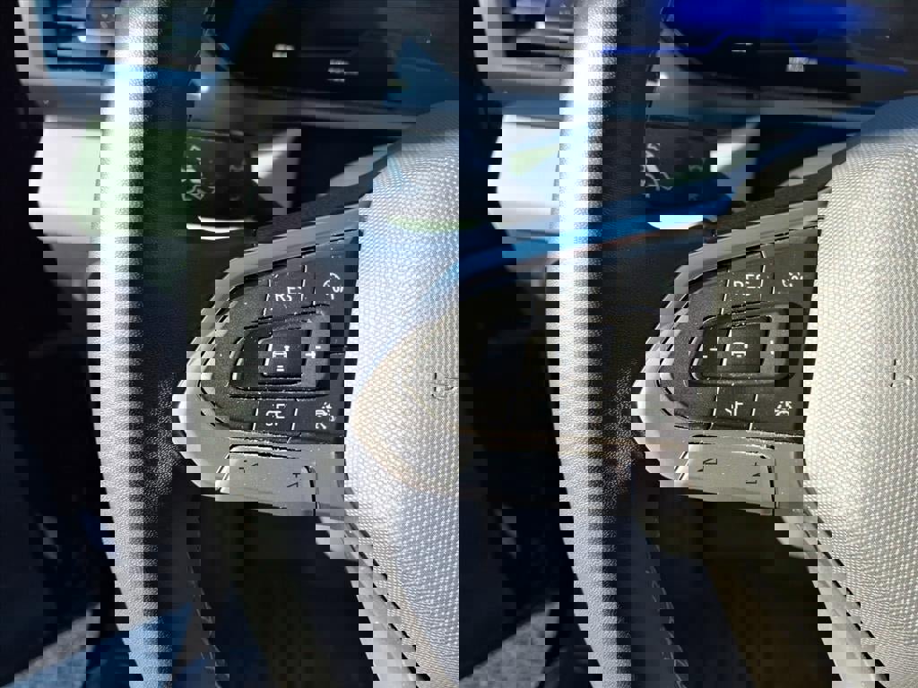 Used 2023 Volkswagen Taos SE image 8