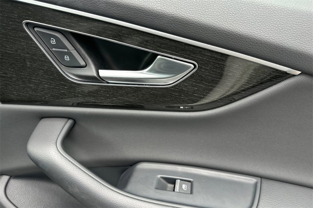 Used 2021 Audi Q8 Premium image 21