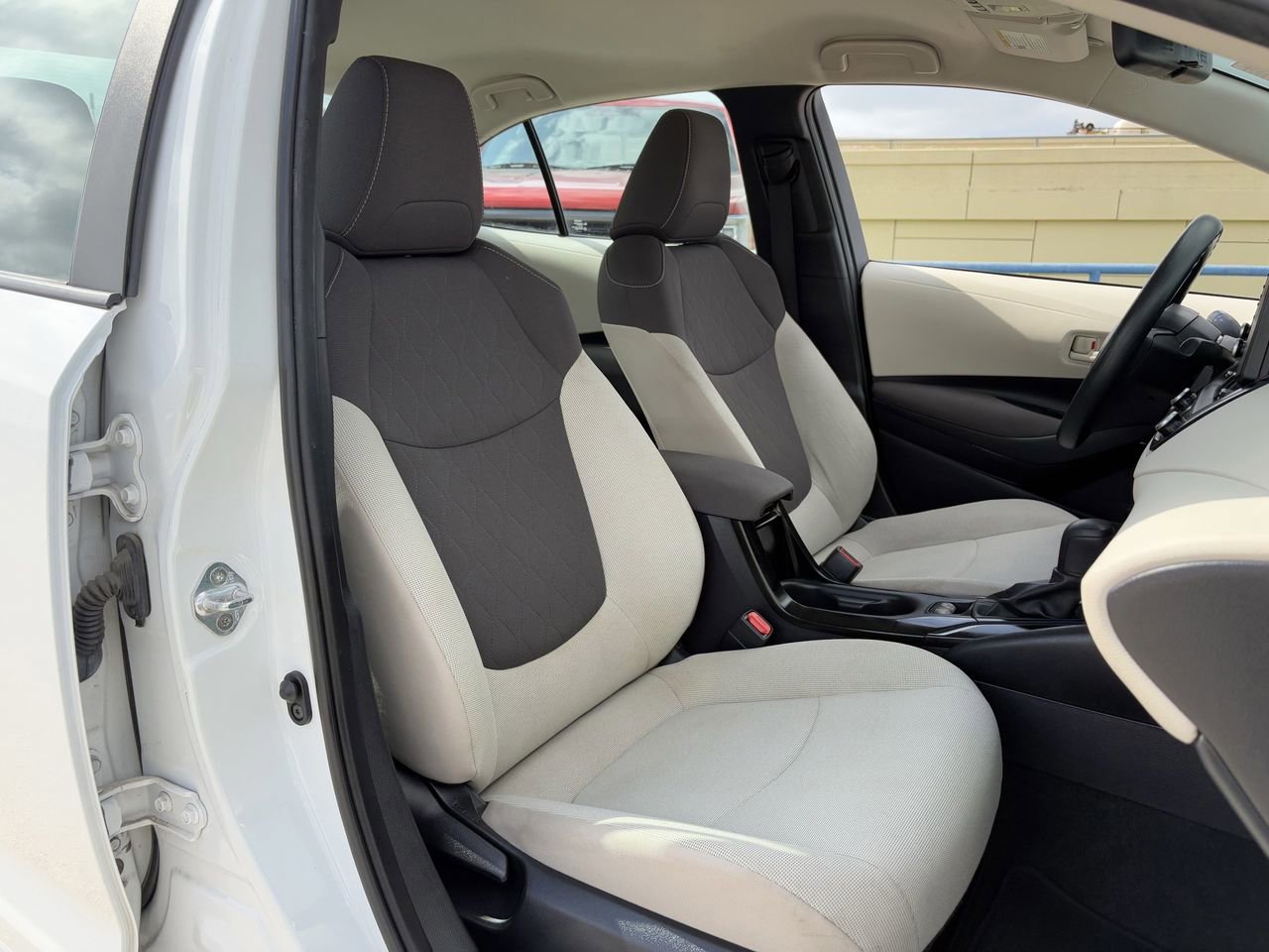 Used 2022 Toyota Corolla LE image 27