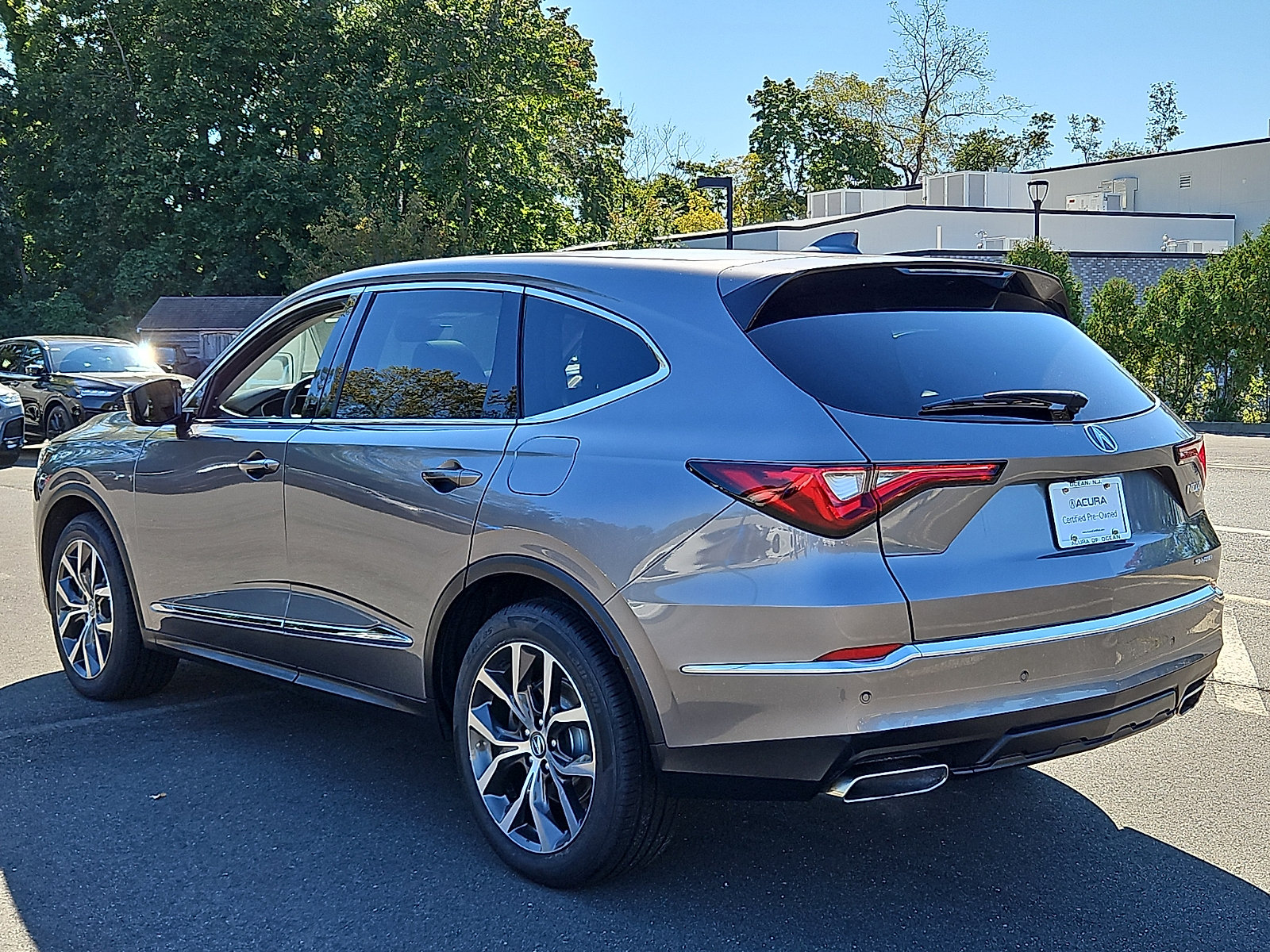 Certified 2022 Acura MDX w/ Technology Package AWD/4WD image 4