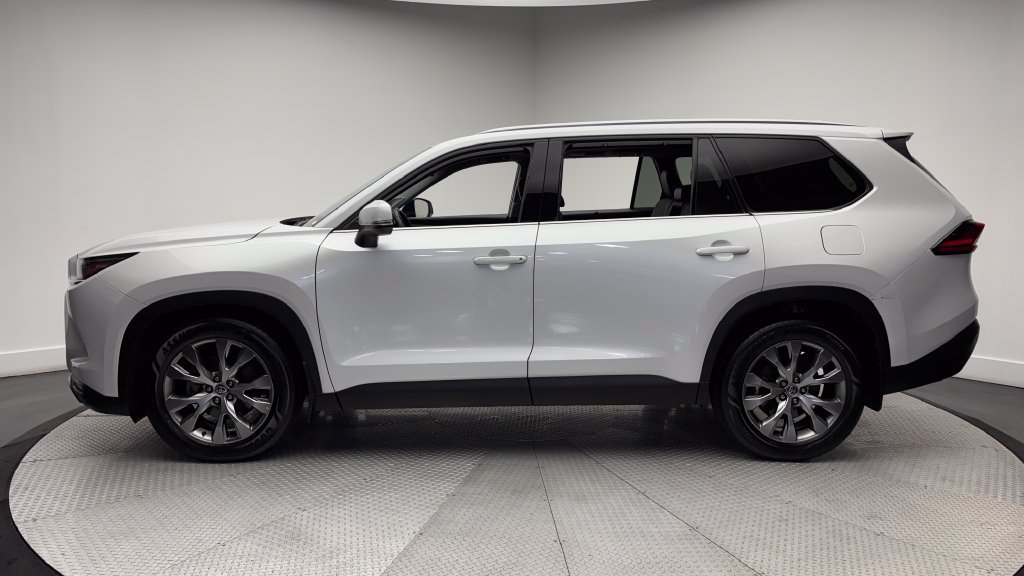 Used 2024 Toyota Grand Highlander AWD image 4