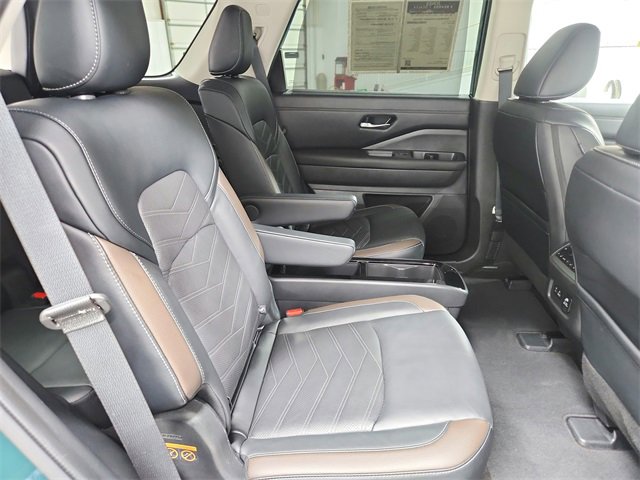 Used 2024 Nissan Pathfinder Platinum w/ Lighting Package (N93) image 43