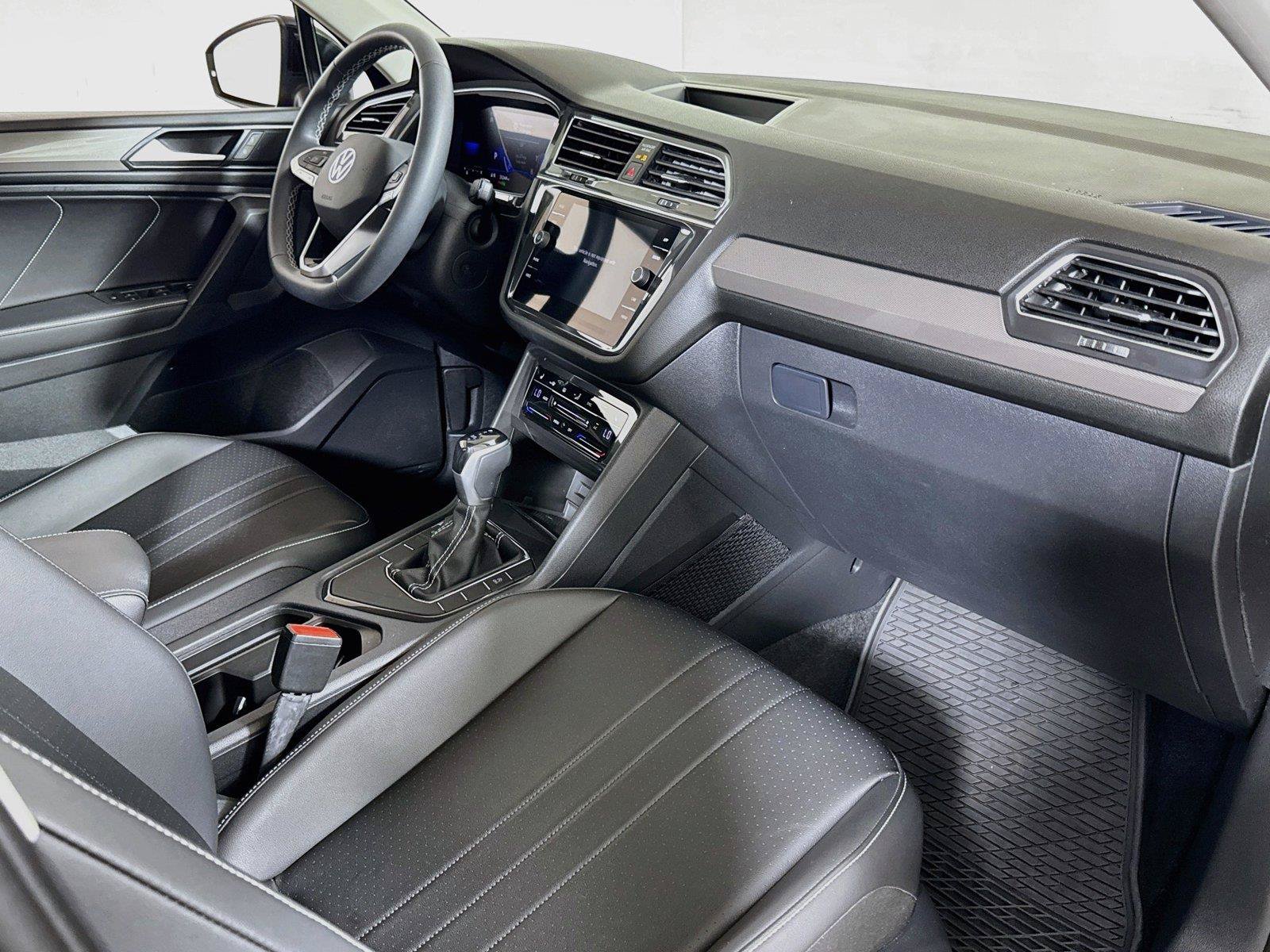 Used 2023 Volkswagen Tiguan SE FWD image 28