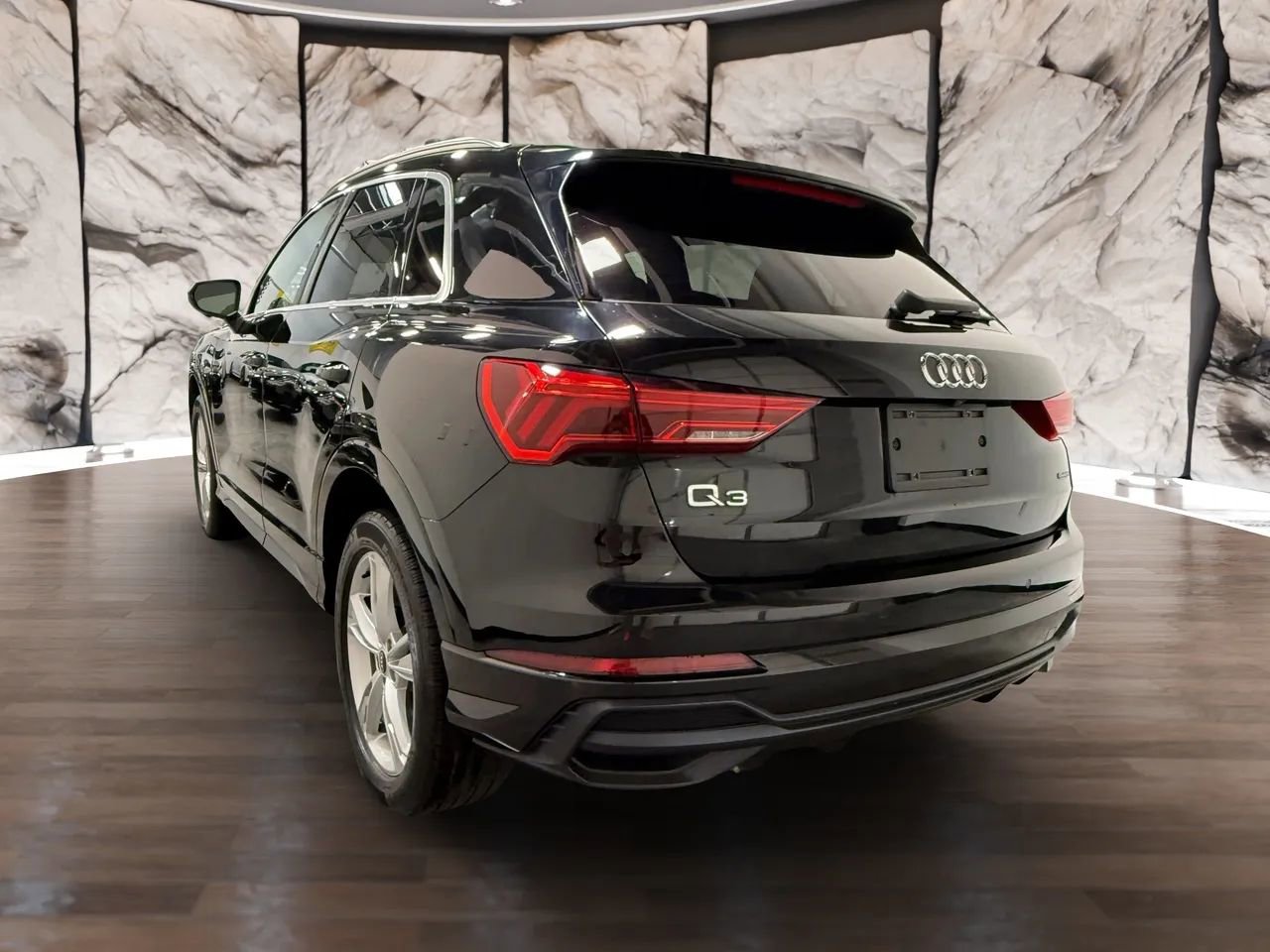 Used 2021 Audi Q3 2.0T Premium w/ Convenience Package AWD/4WD image 7