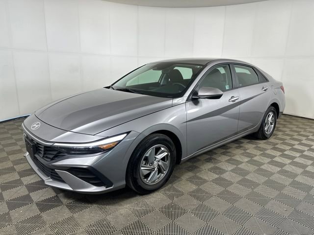Used 2024 Hyundai Elantra SE image 7
