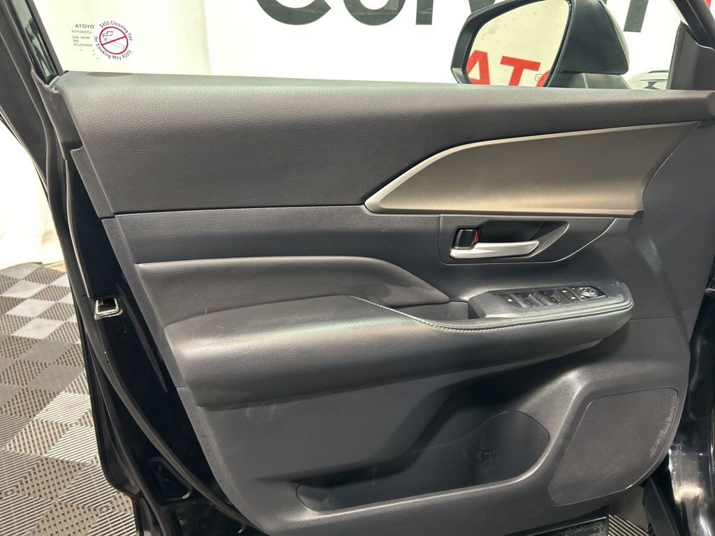 Used 2025 Toyota Grand Highlander AWD image 20