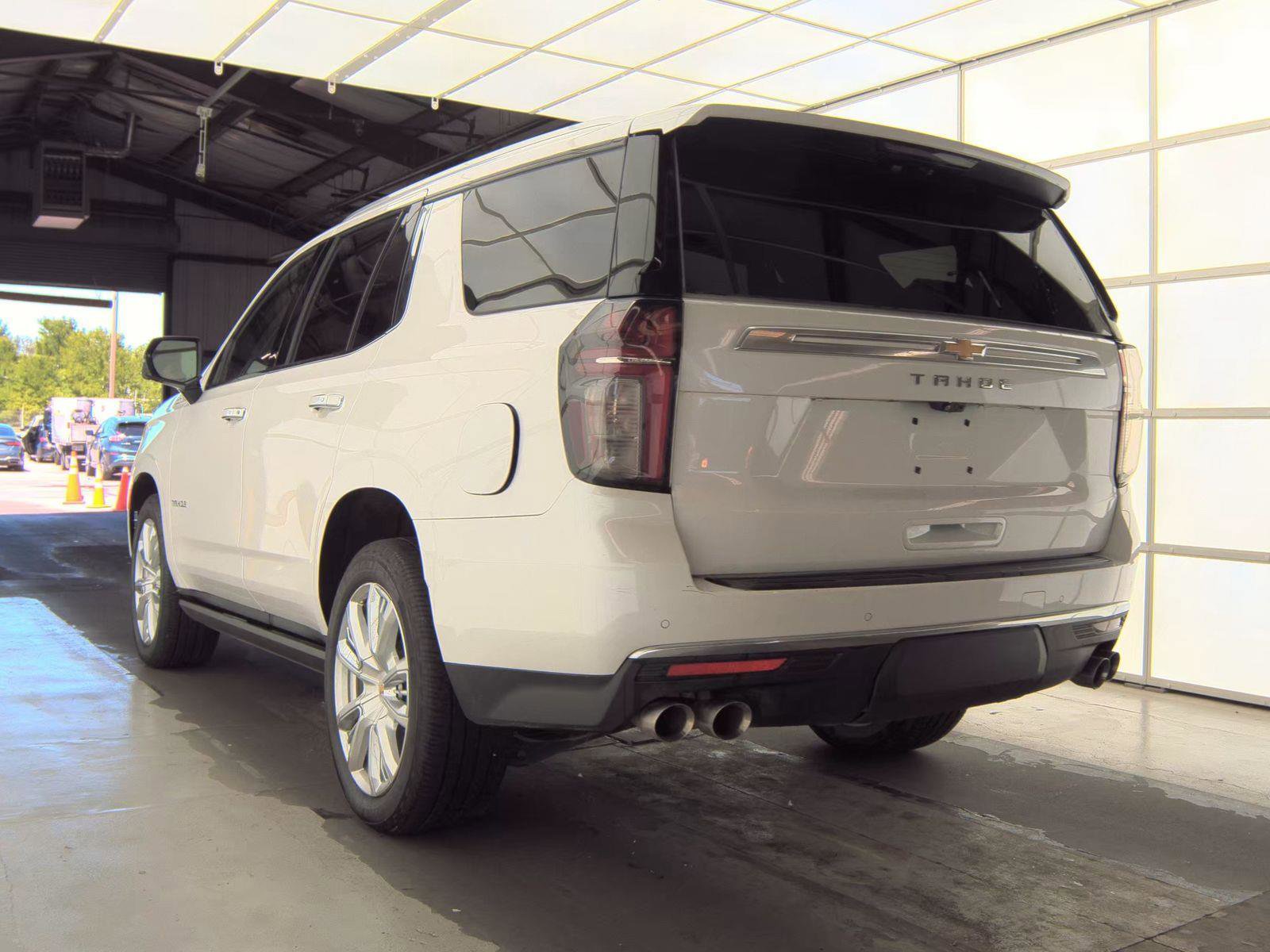 Used 2021 Chevrolet Tahoe High Country w/ Premium Package RWD image 3