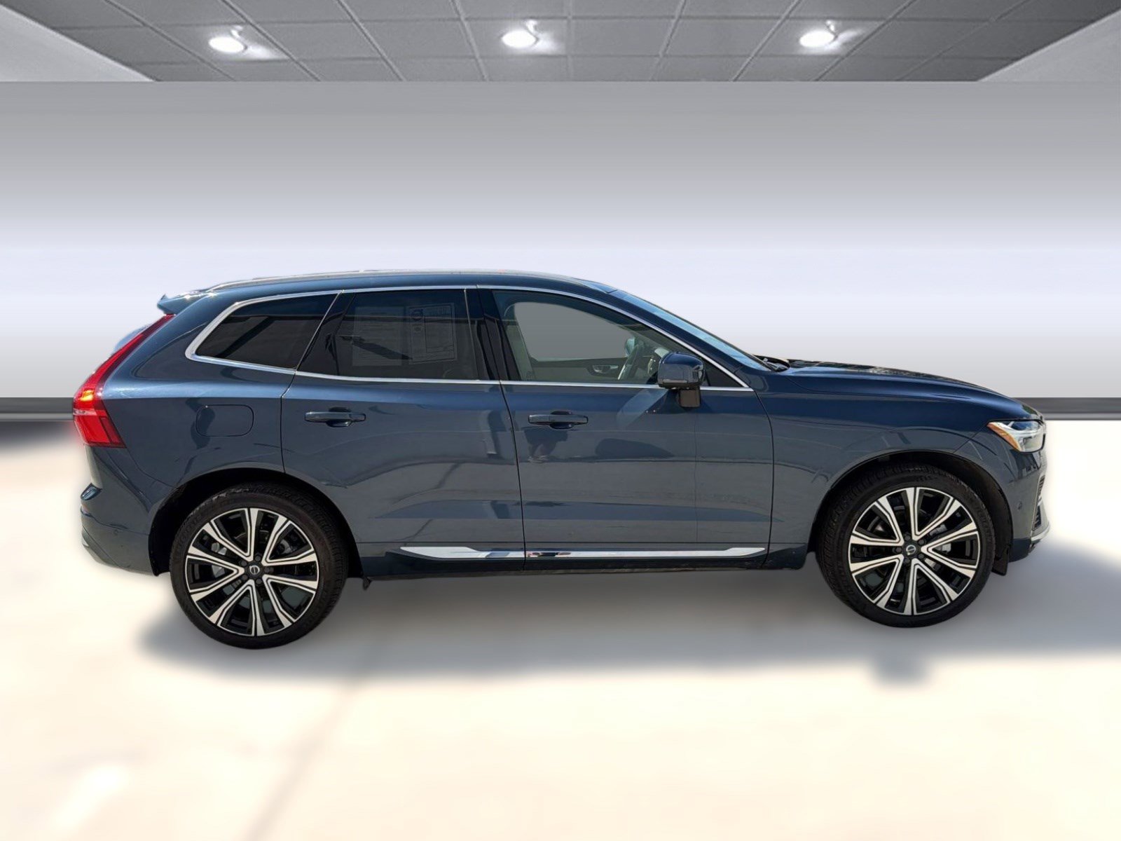 Used 2023 Volvo XC60 B5 Ultimate w/ Climate Package FWD image 8