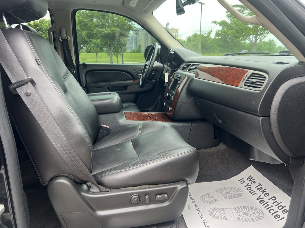 Used 2010 Chevrolet Tahoe LTZ AWD/4WD image 11