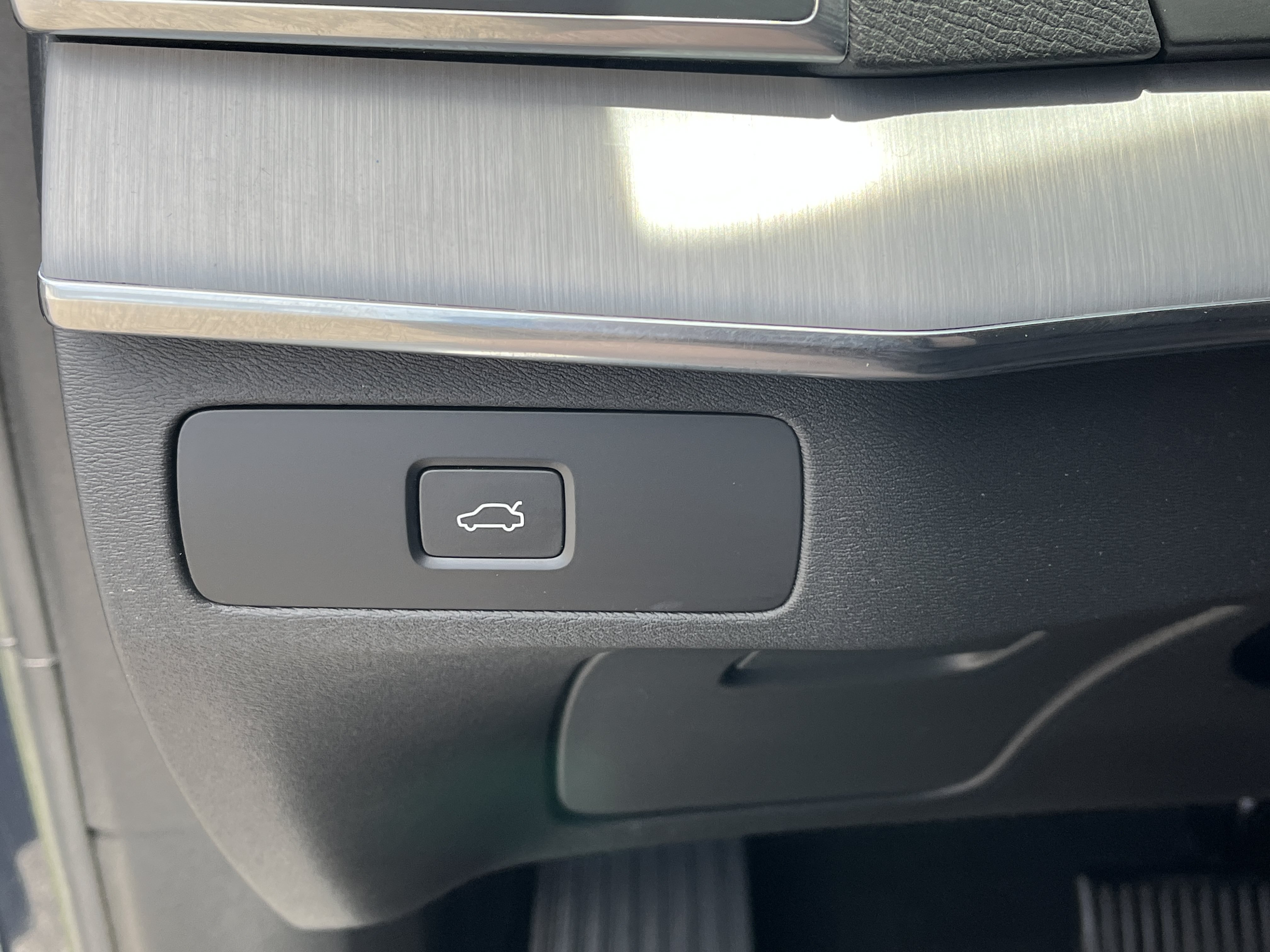 Used 2023 Volvo XC90 B5 Core AWD/4WD image 14